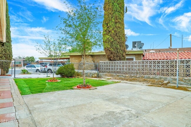 Building Photo - 4309 Mobile Ave