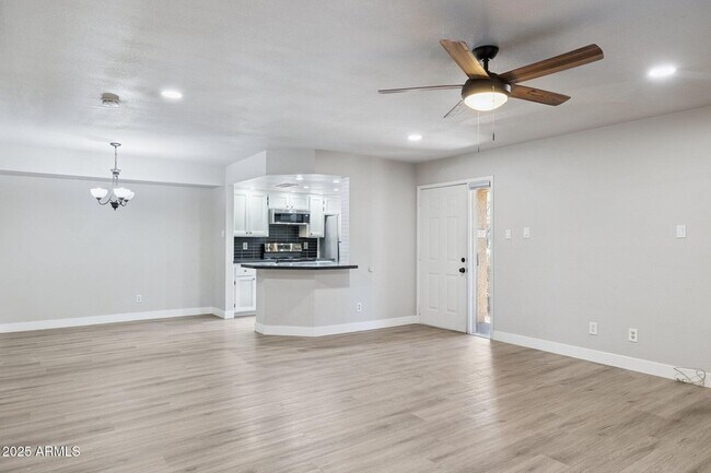Building Photo - 7950 E Starlight Way