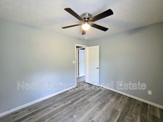Building Photo - 7732 Redwood Ave