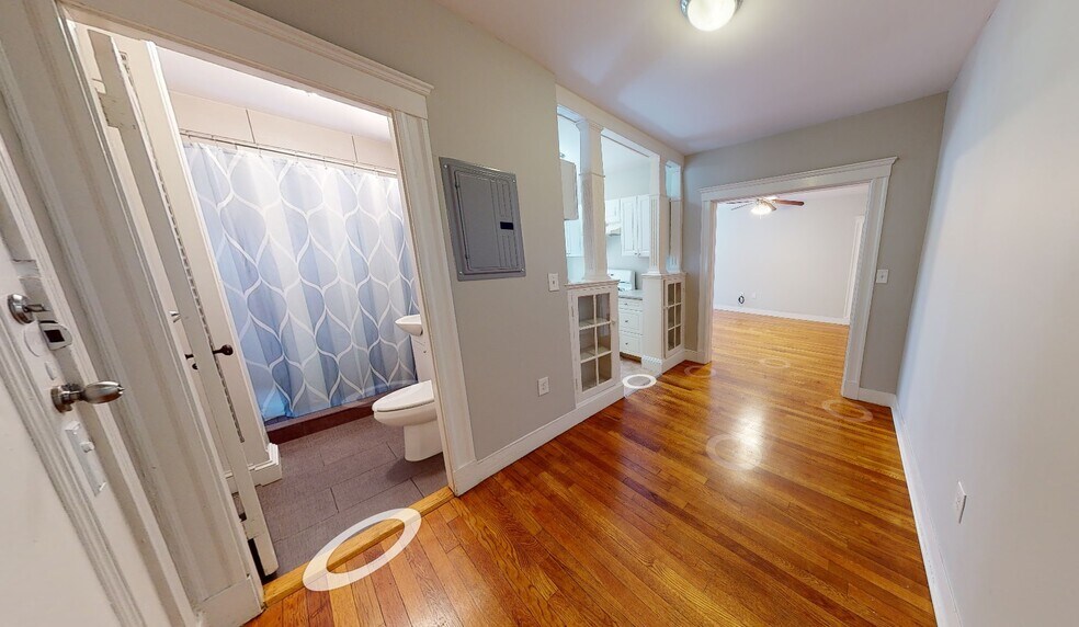 Building Photo - 3 Gray Gdns W