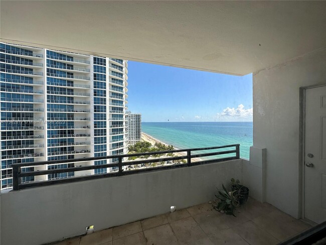 Building Photo - 3505 S Ocean Dr