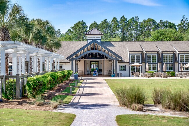 Building Photo - 197 Suwanee Dr