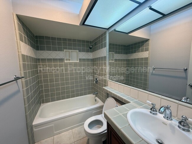 Building Photo - 2199 Olivewood Dr