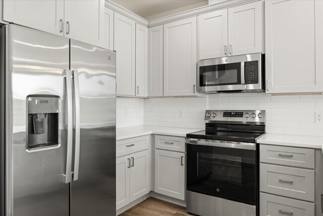 Building Photo - 585 Galt Dr