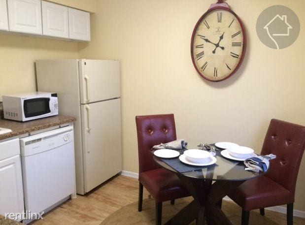 Building Photo - 302 W 38th St