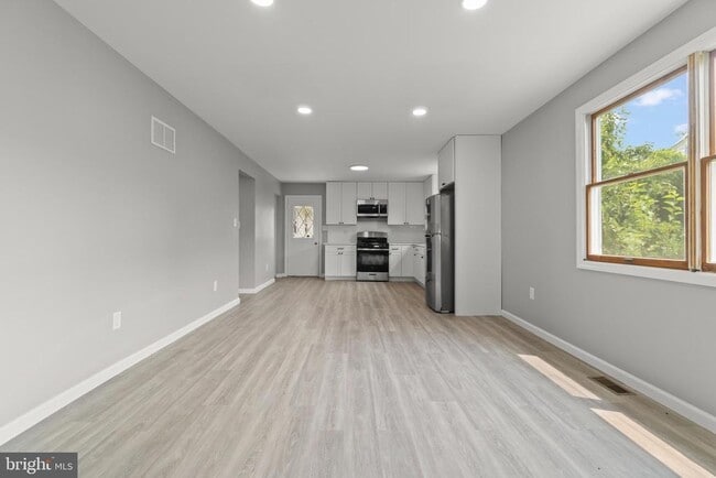 Building Photo - 615 Fairmount Dr