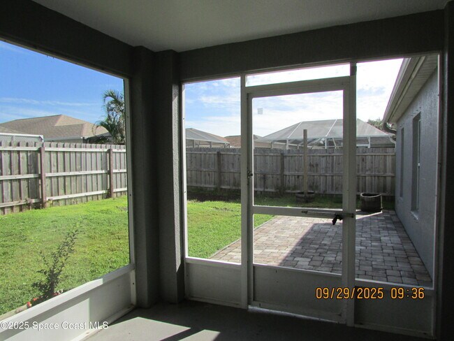 Building Photo - 2070 Tiburon Ln