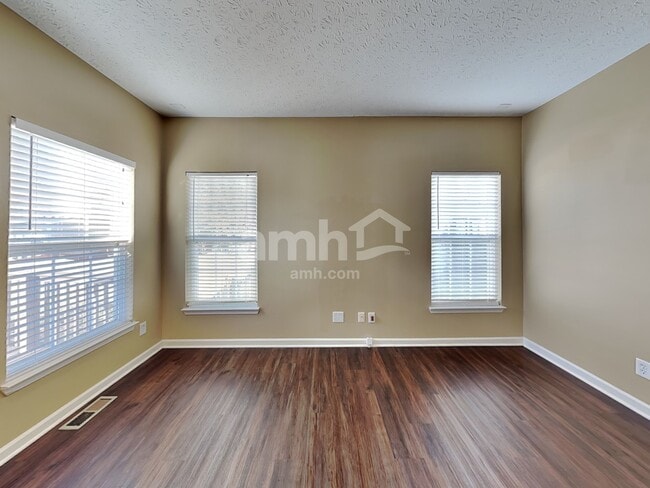 Building Photo - 285 Coyote Dr