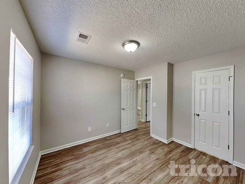 Building Photo - 721 Elderberry Ln