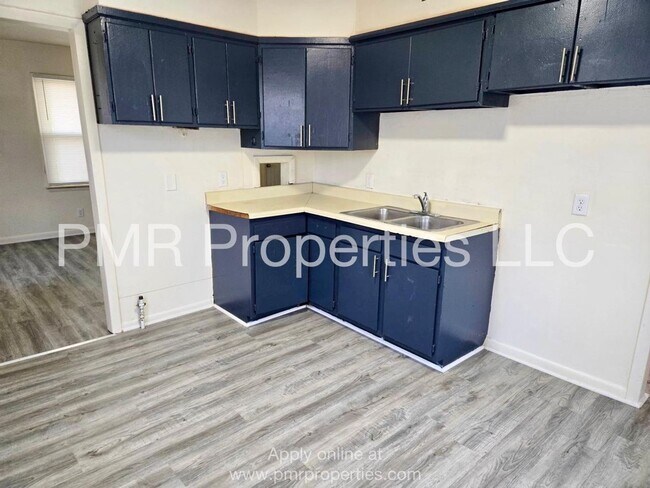 Building Photo - 2 Bedroom/ 1 Bathroom House