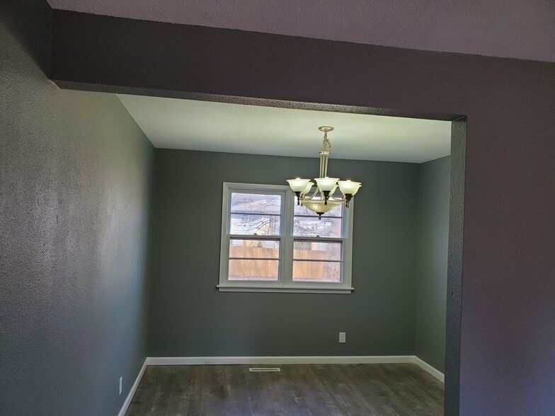 Building Photo - 418 SE 8th St