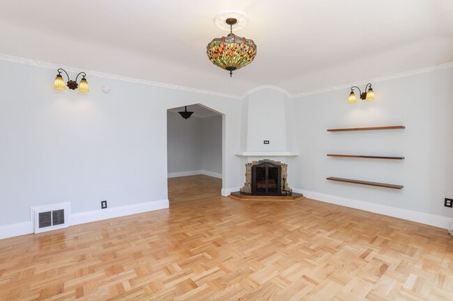 Building Photo - 3 Bed / 2 Bath Cayuga Terrace single family home with garage parking and private backyard. YouTub...