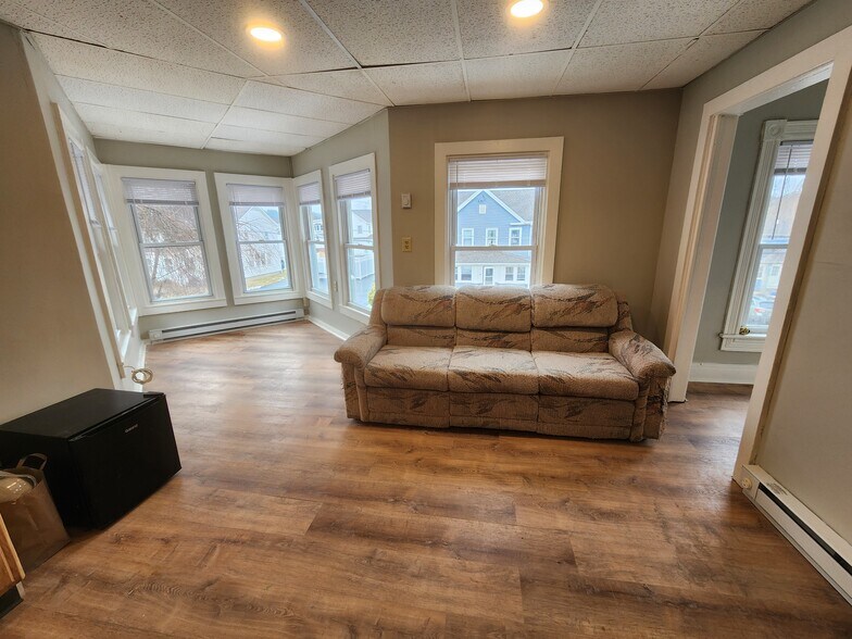 Building Photo - 11 Pearl St