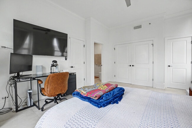 Building Photo - Downtown Atlanta Luxury Condo