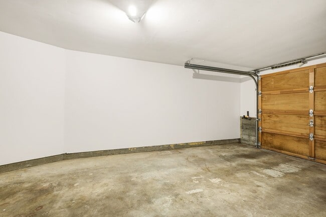 Building Photo - 4837 Fauntleroy Wy SW