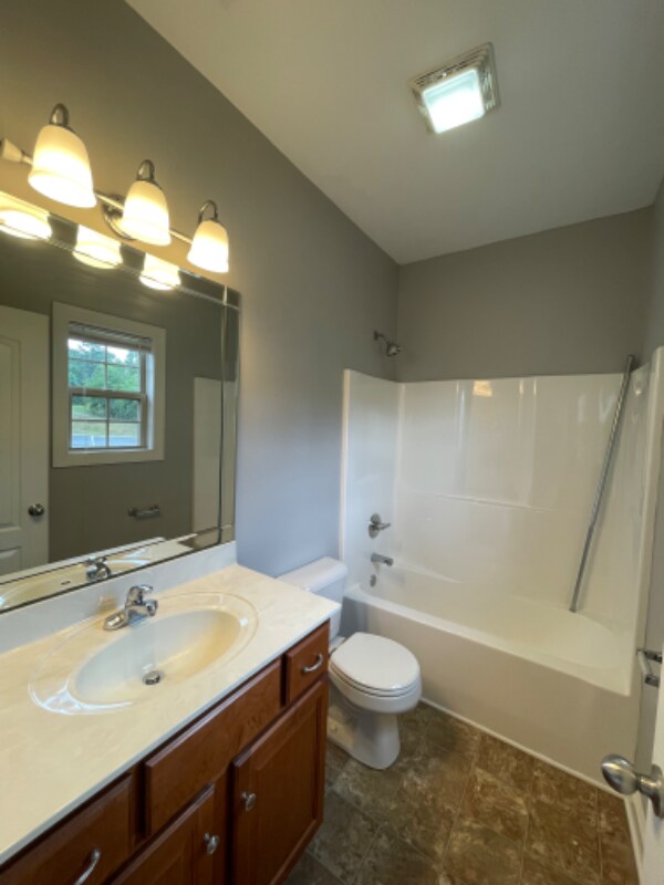 Building Photo - 205 Birdie Ct
