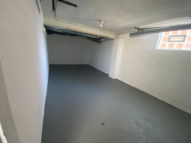 Building Photo - Beautiful 3 Bedroom 2 Full Bathroom Home in Penn Hills - Available NOW!