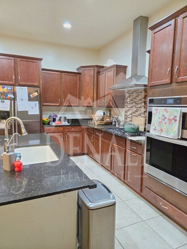 Building Photo - 273 E Lantana Dr