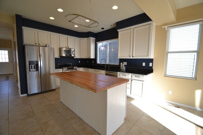 Building Photo - Beautiful 4 Bedroom Home Available Now!