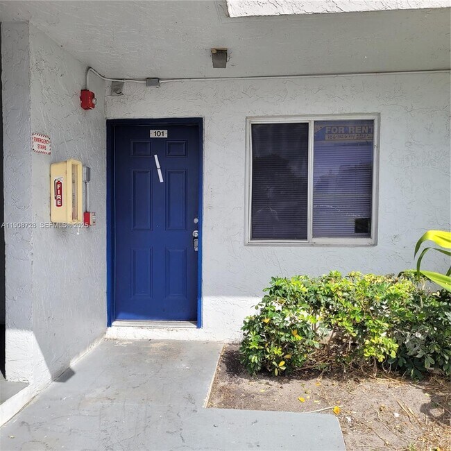 Building Photo - 8540 N Sherman Cir