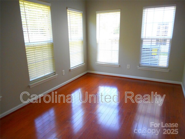 Building Photo - 1018 Fountainbrook Dr