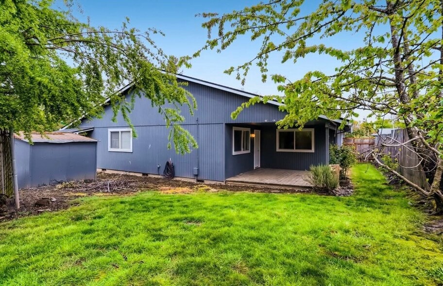 Building Photo - 291 NE 12th Ave