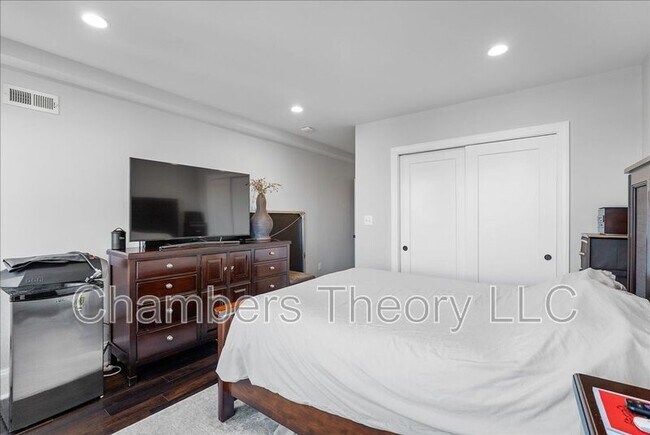 Building Photo - 1514 8th St NW
