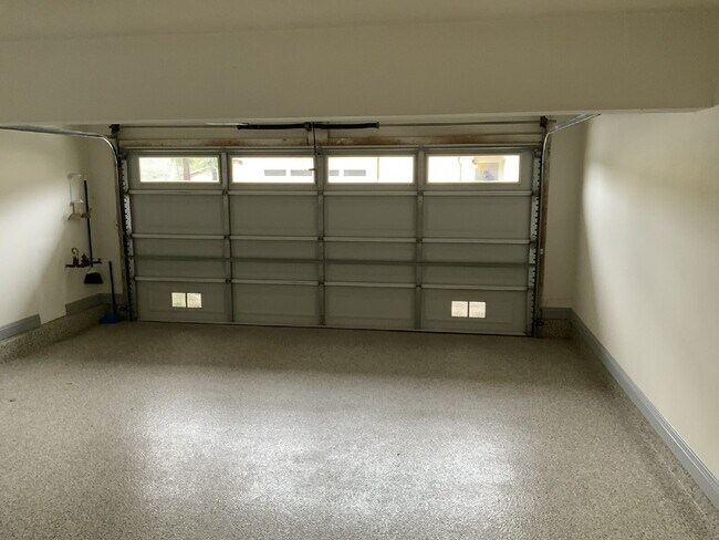 Building Photo - Beautiful Valencia Townhome in the Highly Desirable Village Walk Community