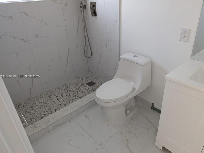 Building Photo - 6201 SW 37th St