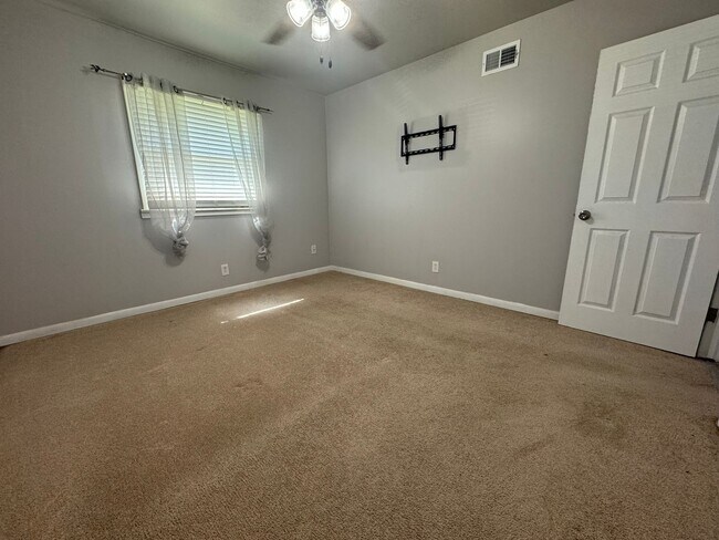 Building Photo - Adorable 3 bedroom 1.5 bathroom in Tulsa