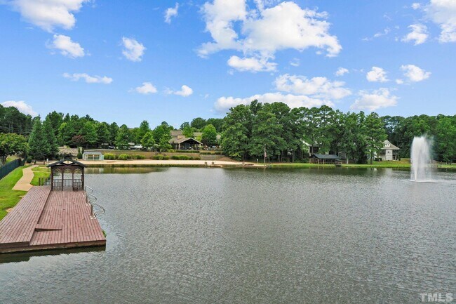 Building Photo - 2401 Memory Ridge Dr