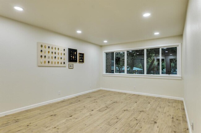 Building Photo - 8888 Tallwood Dr