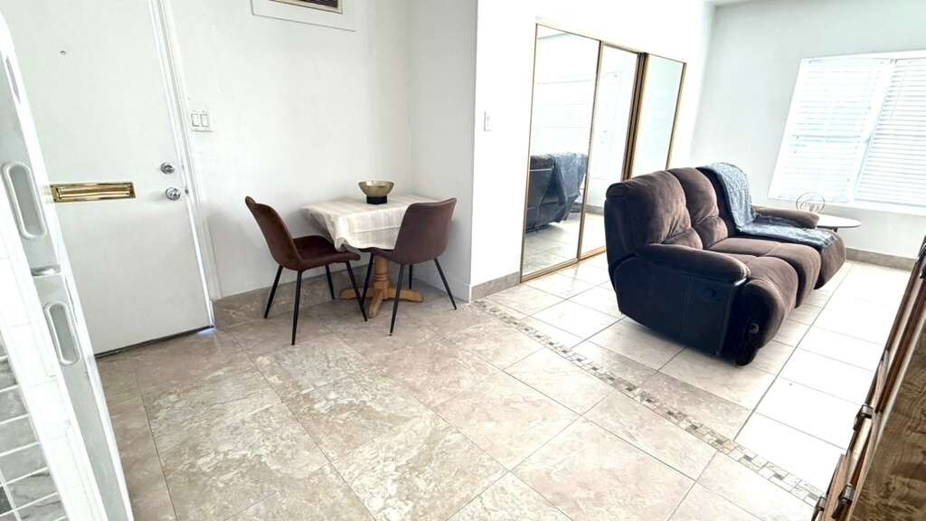 Building Photo - 3030 Plaza St