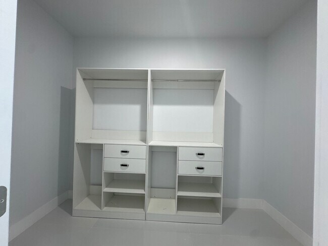 Building Photo - 1882 Coral Point Dr