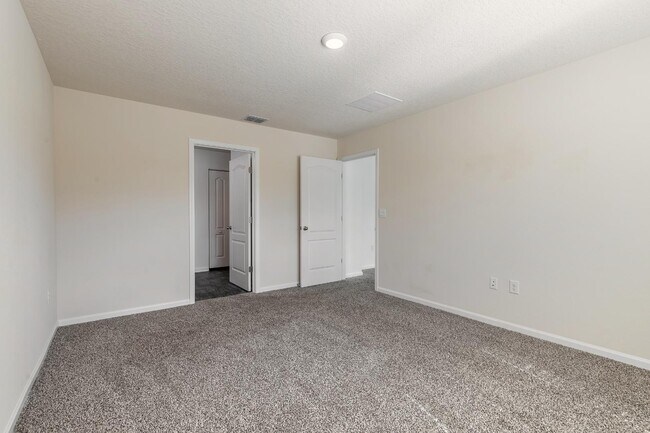 Building Photo - 109 Persimmon Dr