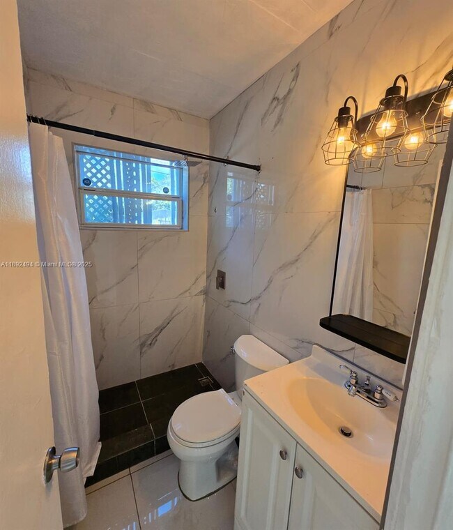 Building Photo - 426 NW 14th Ave