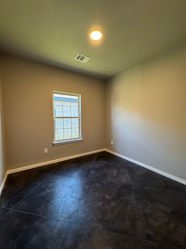 Building Photo - Brand New Construction 4/2/2 Located in Gl...