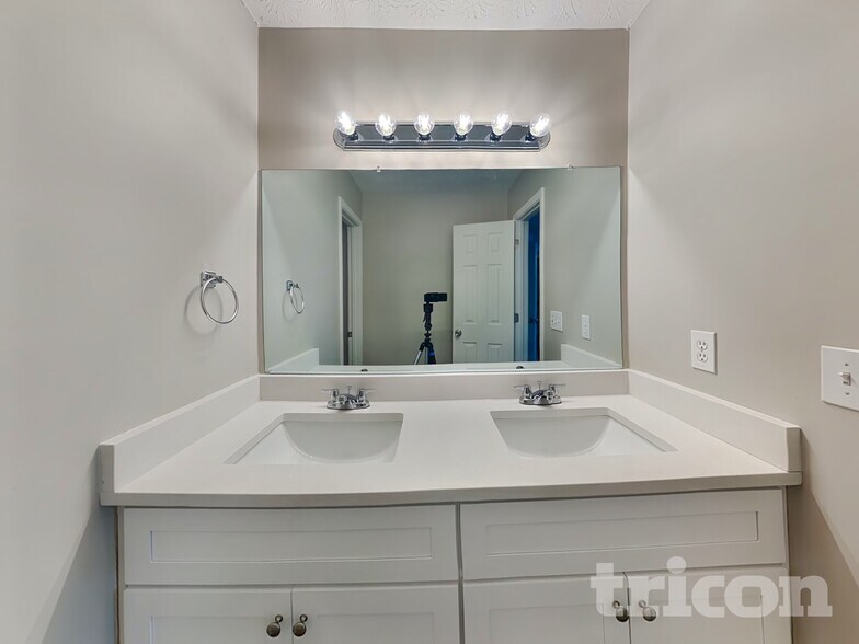 Building Photo - 1567 Kimberly Pl