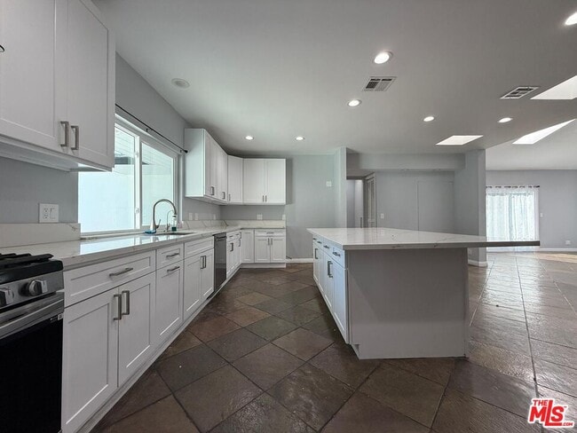 Building Photo - 15962 Gault St