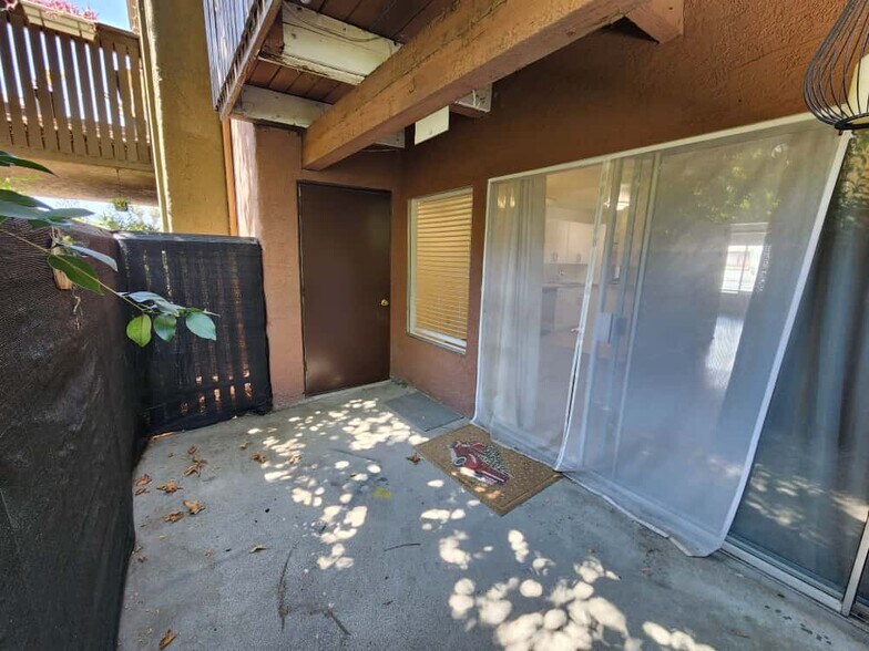 Building Photo - 18350 Hatteras St