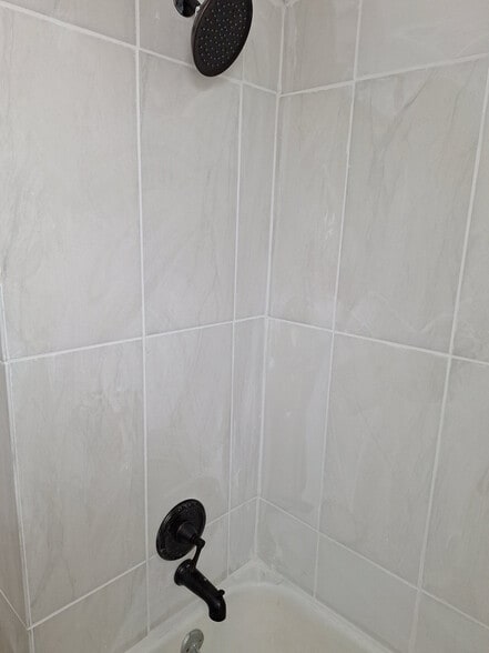 Building Photo - 719 W 38th St