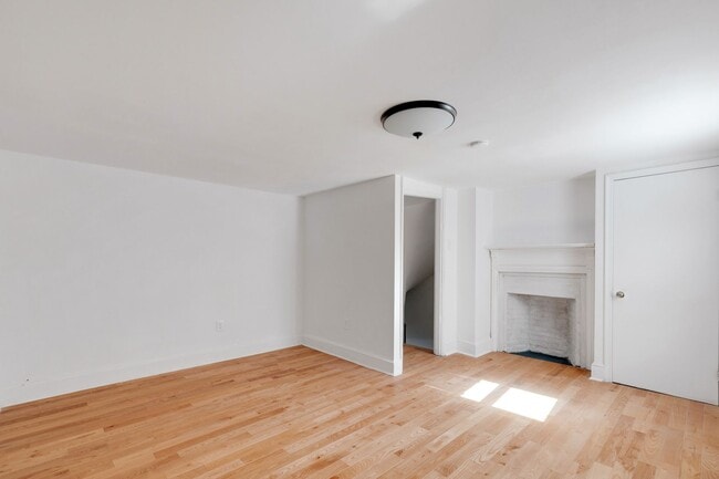 Building Photo - Newly Renovated Home Northern Liberties