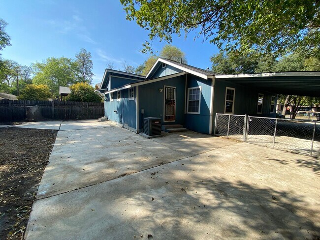 Building Photo - FALL INTO A NEW HOME WITH OUR MOVE-IN SPEC...