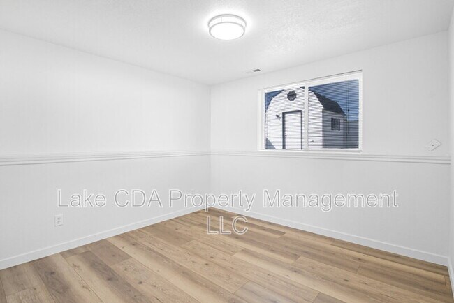 Building Photo - 5147 W Palmwood