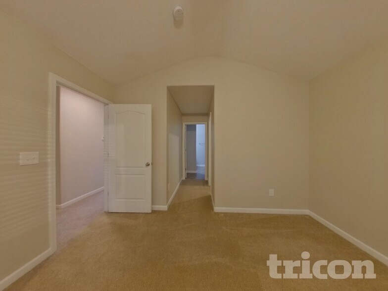 Building Photo - 808 Gunnar Dr