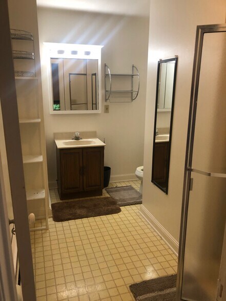 Building Photo - 2879 Ludlow Rd