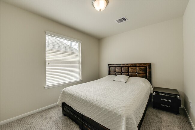 Building Photo - 8407 Hawthorn Vly Ln