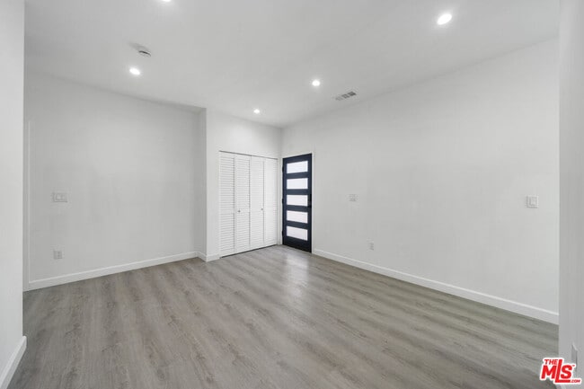 Building Photo - 151 N Harvard Blvd