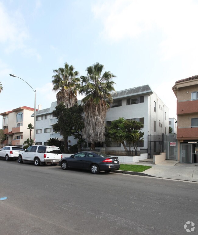 Building Photo - 1430 Hi Point St