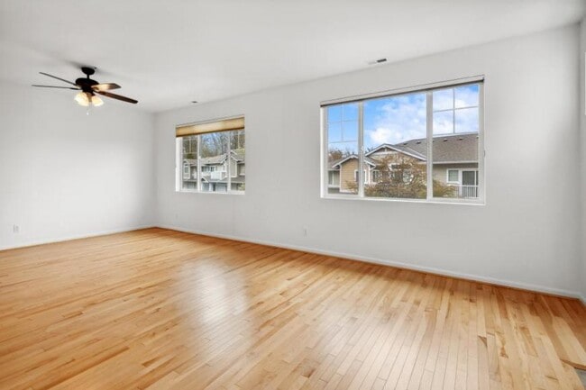 Building Photo - 3 bedroom in Seatac WA 98198